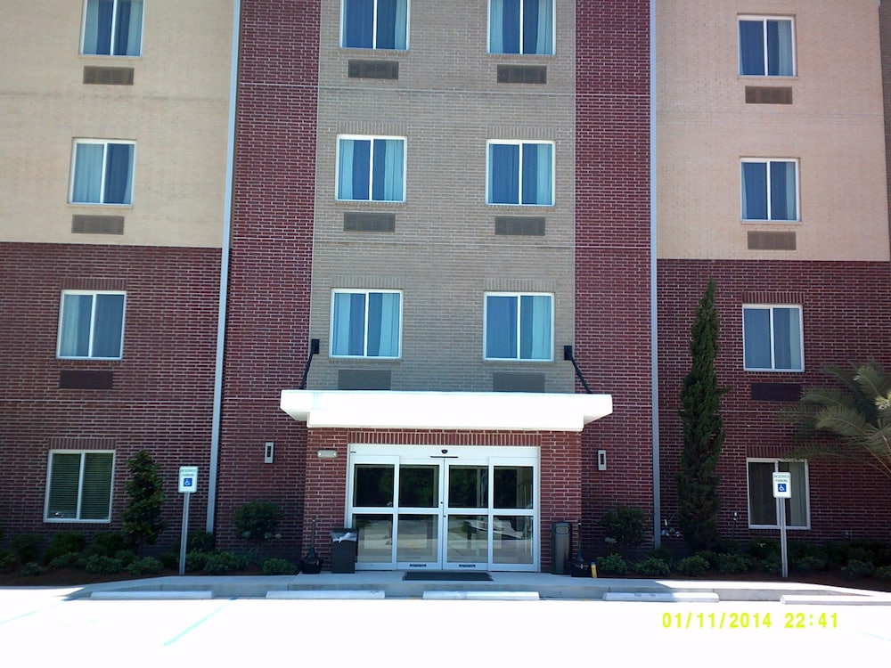 Candlewood Suites Cut Off by IHG - photo 47