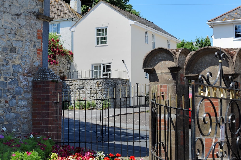 Blacksmiths Cottage — 4-Star Luxury Hotel in Lyme Regis, United Kingdom