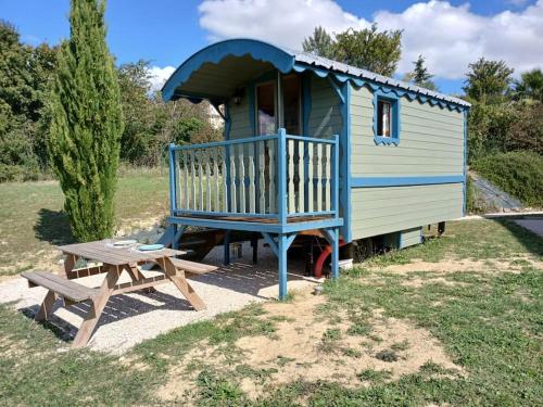Roulotte du Touton - last minute hotel in Preignan