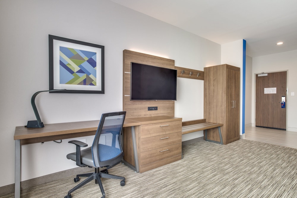 Holiday Inn Express & Suites Denton South by IHG - photo 10