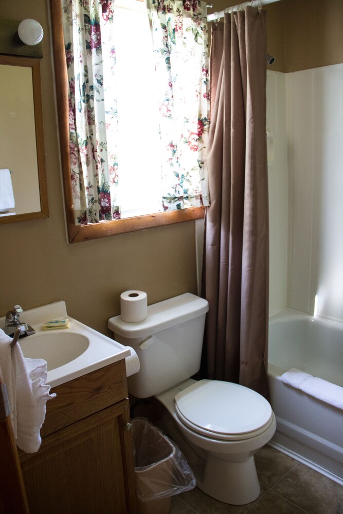 Fran Cove Motel - photo 24