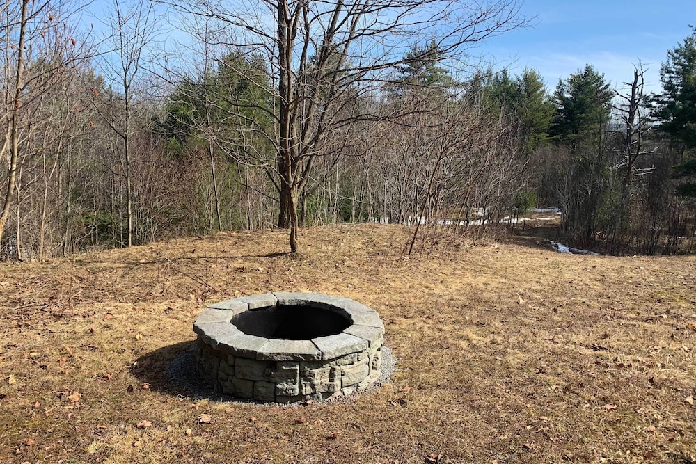 Private 7 Acre Retreat On Site Pond Streams — hotel in Jewett