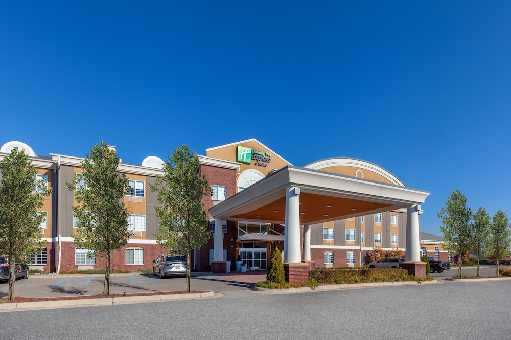 Holiday Inn Express Hotel & Suites Woodhaven by IHG - photo 64