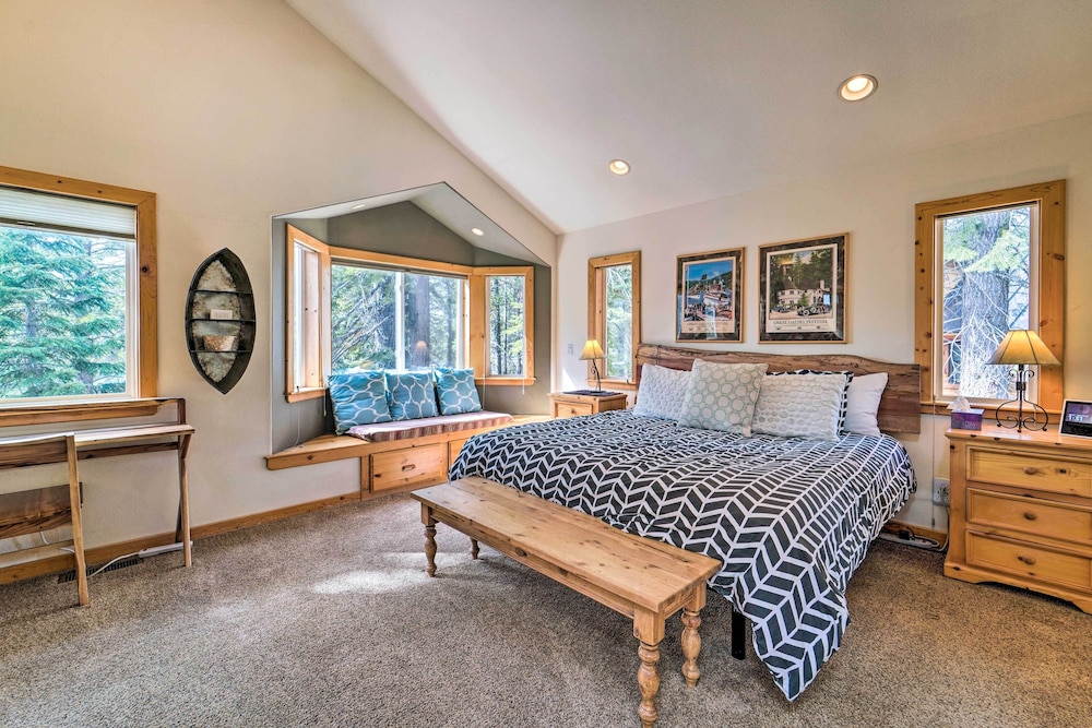 Tahoe Donner Retreat w Hot Tub & Fireplace - photo 25