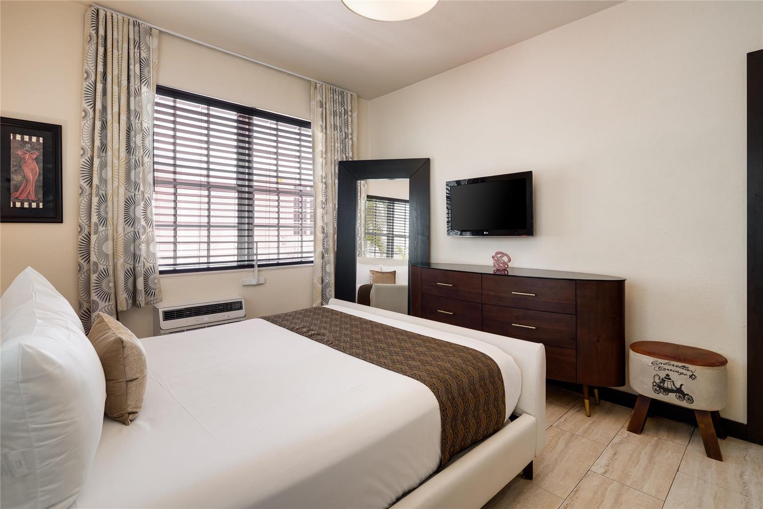 Tradewinds Apartment Hotel - photo 22