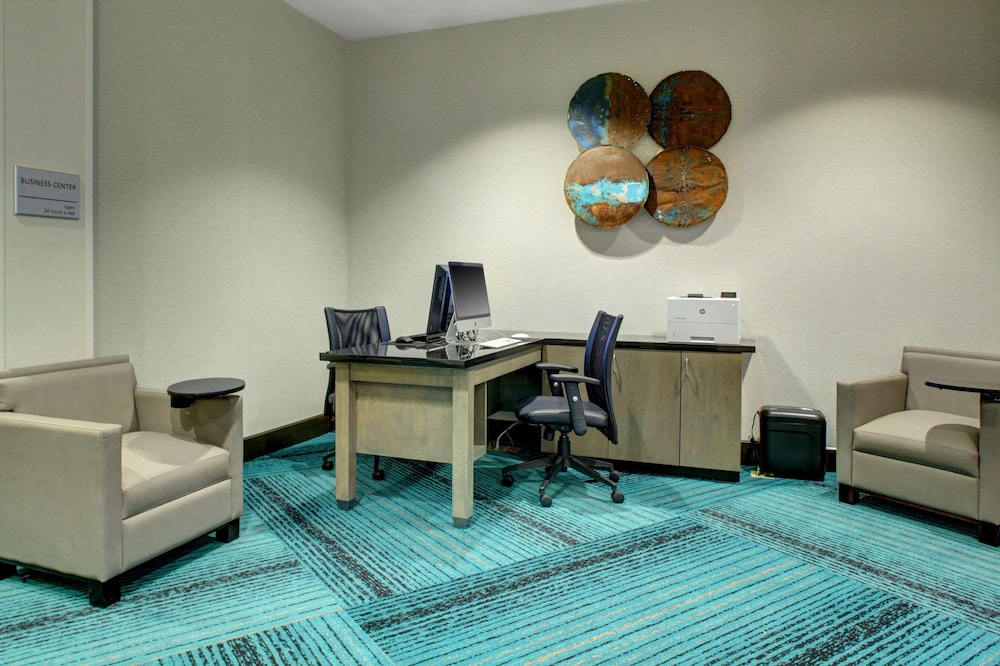 Hampton Inn & Suites Roanoke Downtown - photo 42
