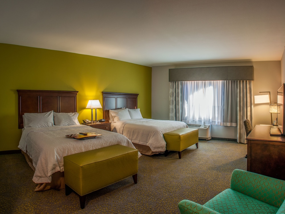 Hampton Inn & Suites Mishawaka South Bend at Heritage Square - photo 9