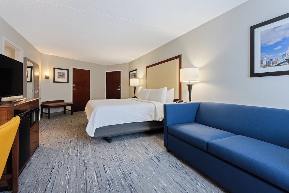 Holiday Inn Express & Suites Cincinnati Riverfront by IHG - photo 24