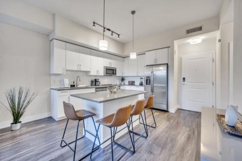 Trendy One Bedroom Getaway Steps from Biscayne — 4-Star Luxury Hotel in Miami, United States