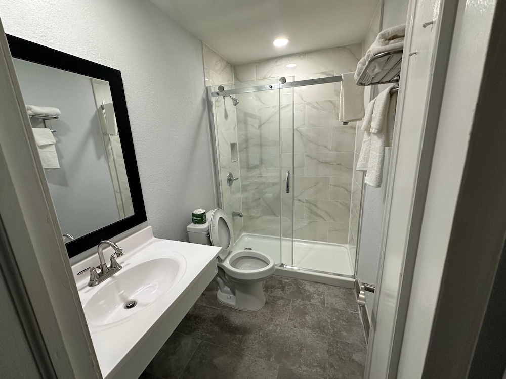 Suburban Studios Newport News Hampton - photo 40