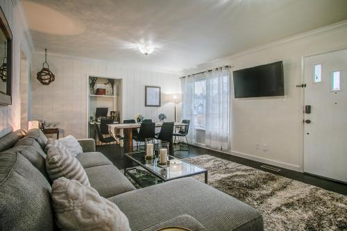 North Bend Downtown Cottage — 4-Star Luxury Hotel in North Bend, United States