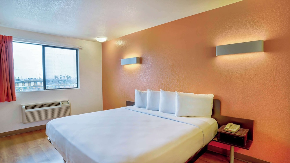 Studio 6 Suites Los Angeles CA Los Angeles LAX - photo 8