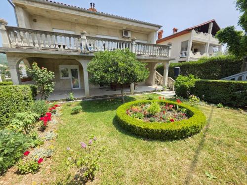 MILAN NV 1 Apartment for 6 persons with terrace and grill — 4-Star Luxury Hotel in Novi Vinodolski, Croatia