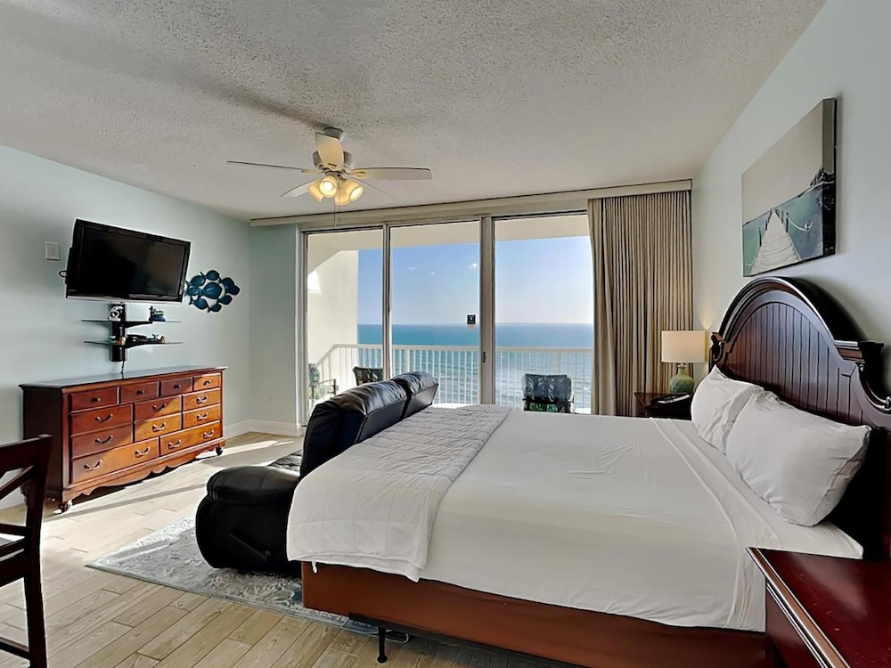 Majestic Beach Towers 1 1412 - photo 2