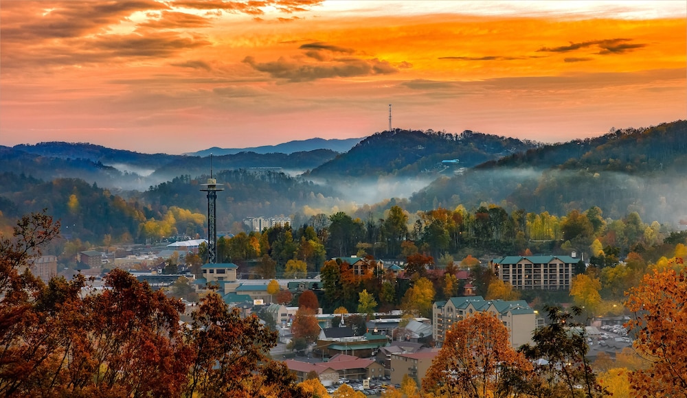 Journeys End Five Bedroom Cabin — 4-Star Luxury Hotel in Sevierville, United States