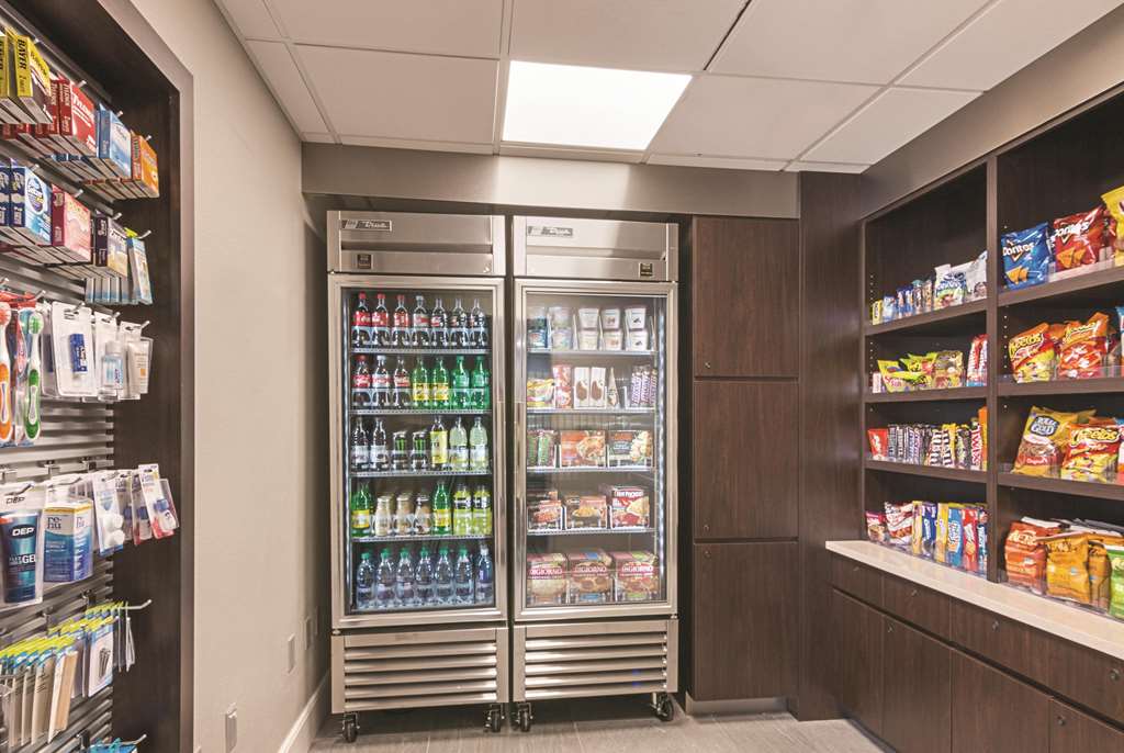 La Quinta Inn & Suites by Wyndham Orlando UCF - photo 43
