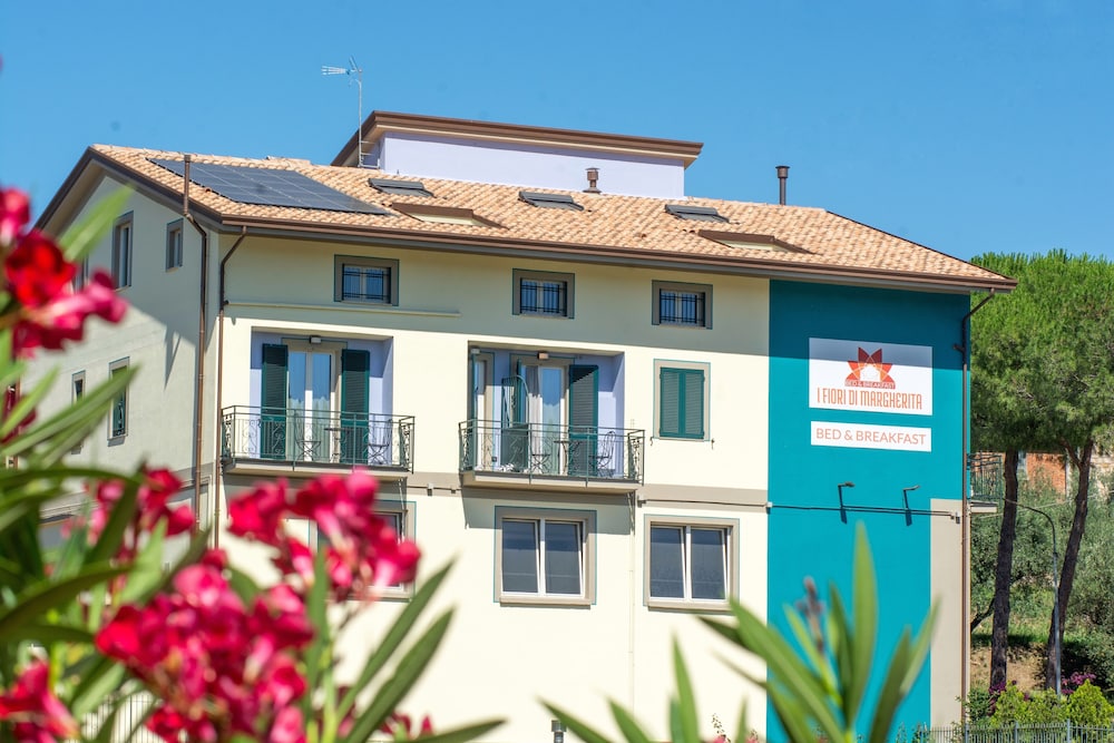 I Fiori di Margherita Luxury B&B — 4-Star Luxury Hotel in Perugia, Italy