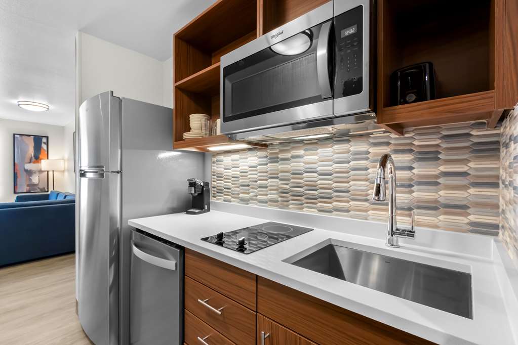 Everhome Suites Glendale Sports Entertainment District - photo 31