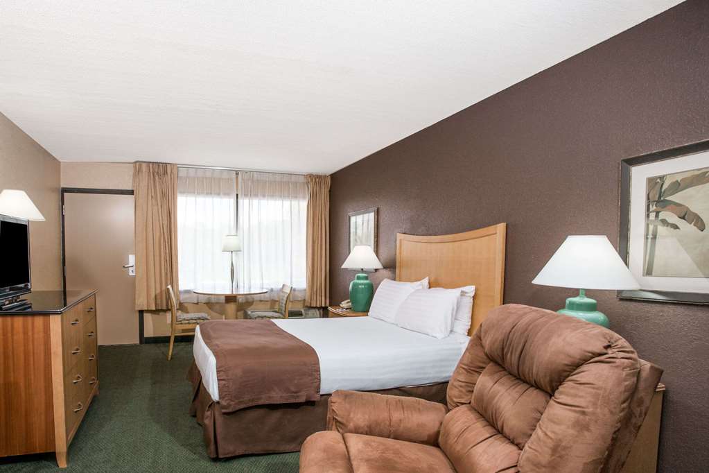 Travelodge by Wyndham Deltona - photo 15