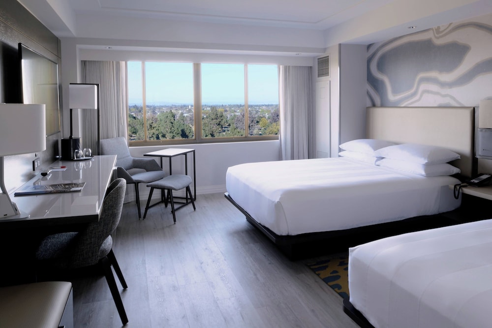 Long Beach Marriott - photo 3
