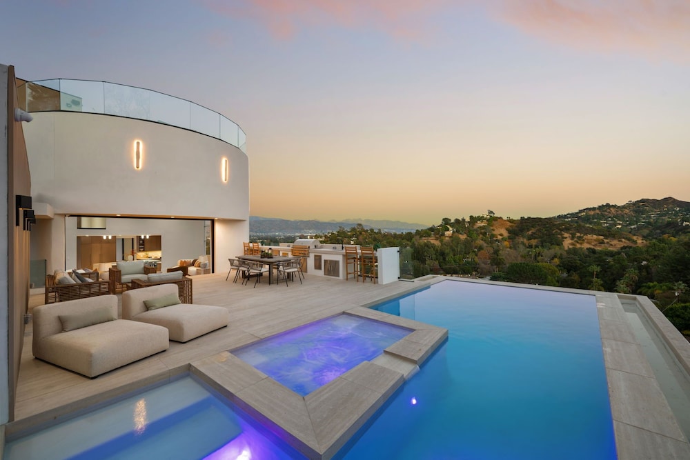 Woodhill Canyon — 5-Star Luxury Hotel in Los Angeles, United States