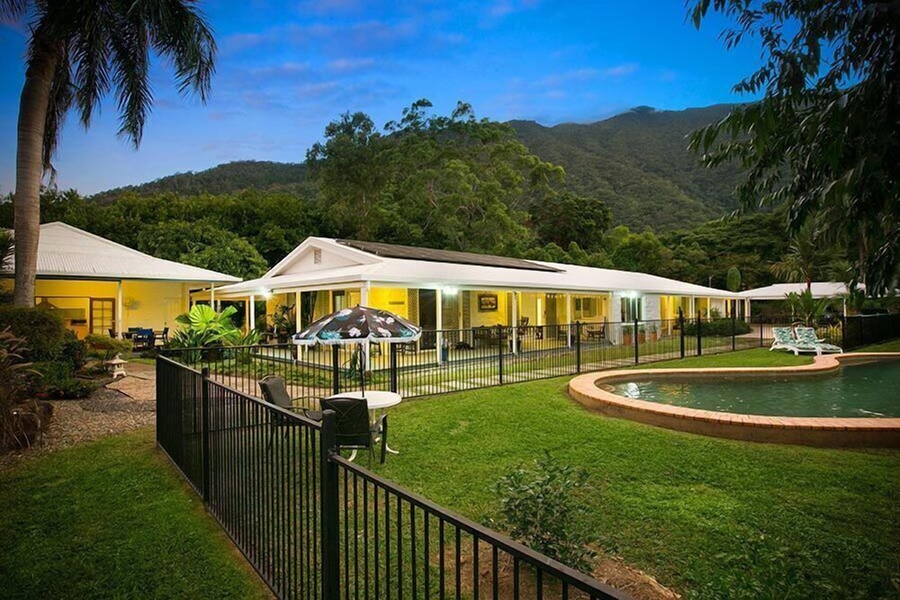Jungara Cairns Bed and Breakfast — 4-Star Luxury Hotel in Redlynch, Australia