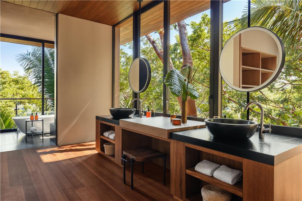 VillaPacifico MasterBathroom
