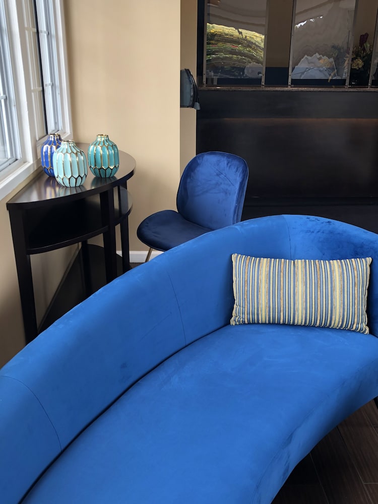 Blu Pacific Hotel - photo 2