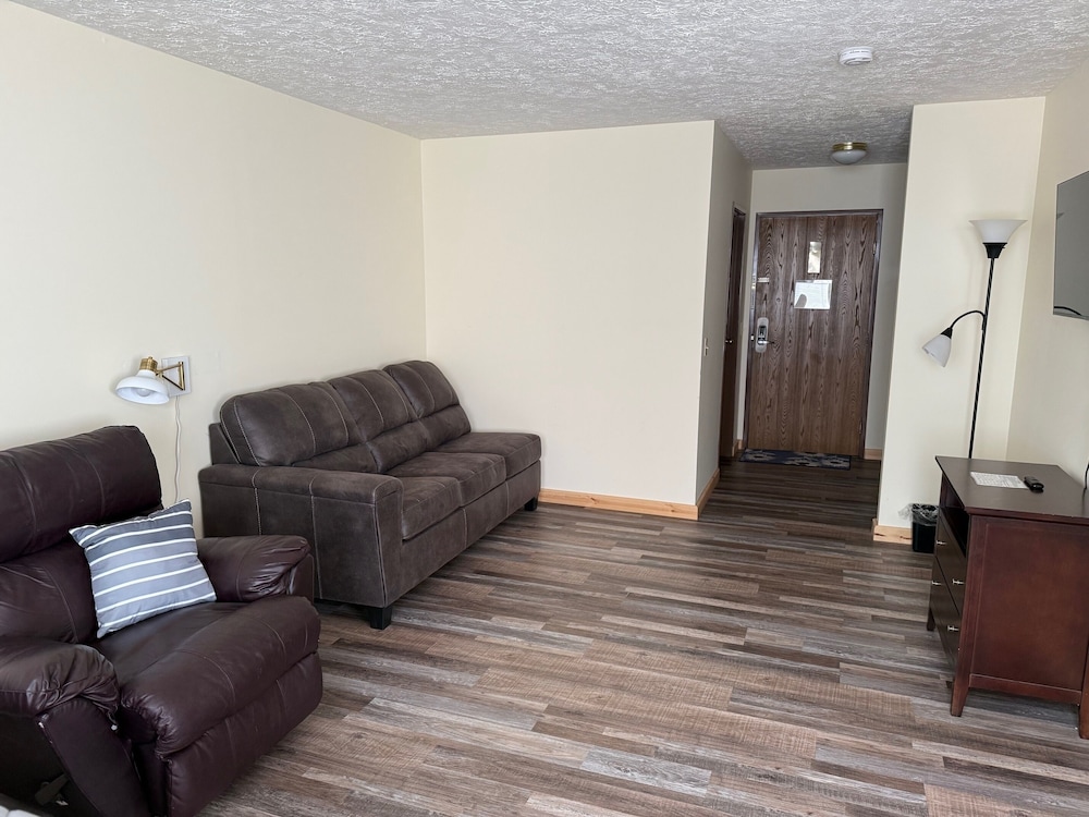 Cedarville Hotel - photo 10