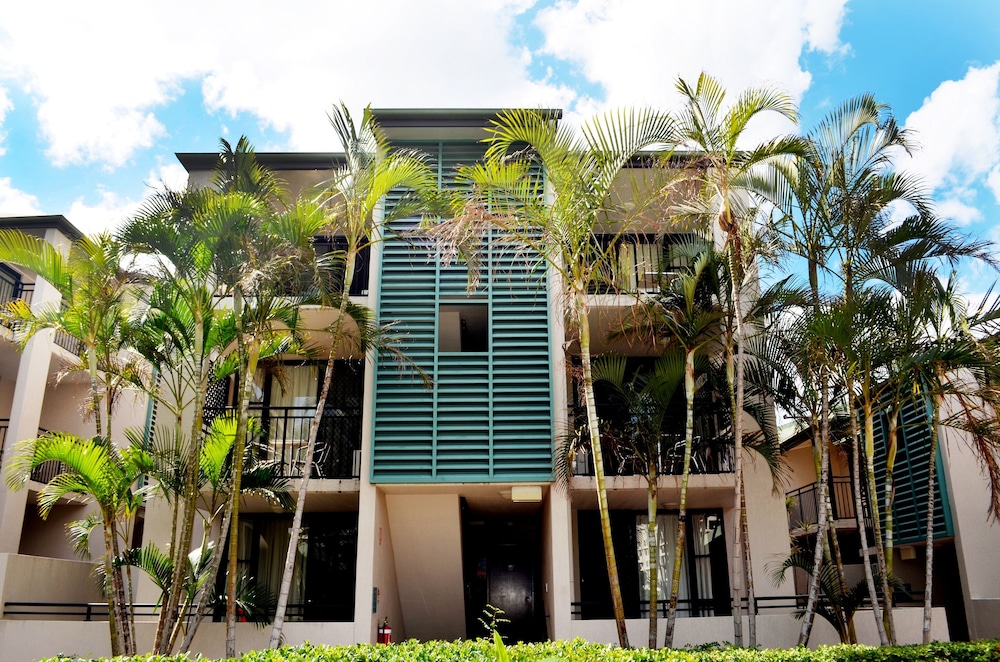 Spring Hill Mews Apartments — 4-Star Luxury Hotel in Spring Hill, Australia