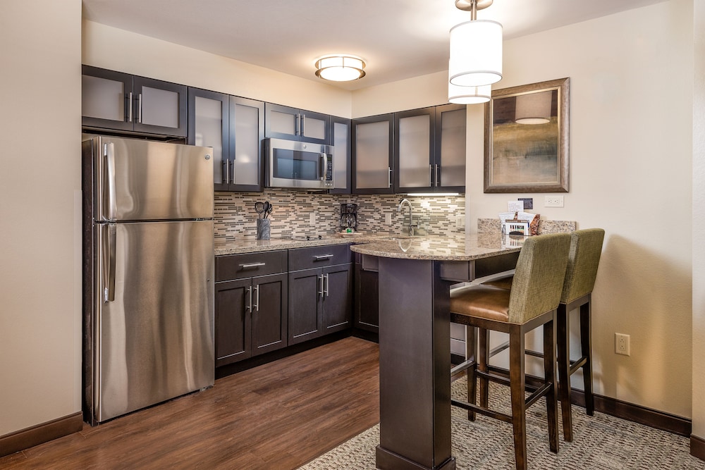 Staybridge Suites Eau Claire Altoona by IHG - photo 8