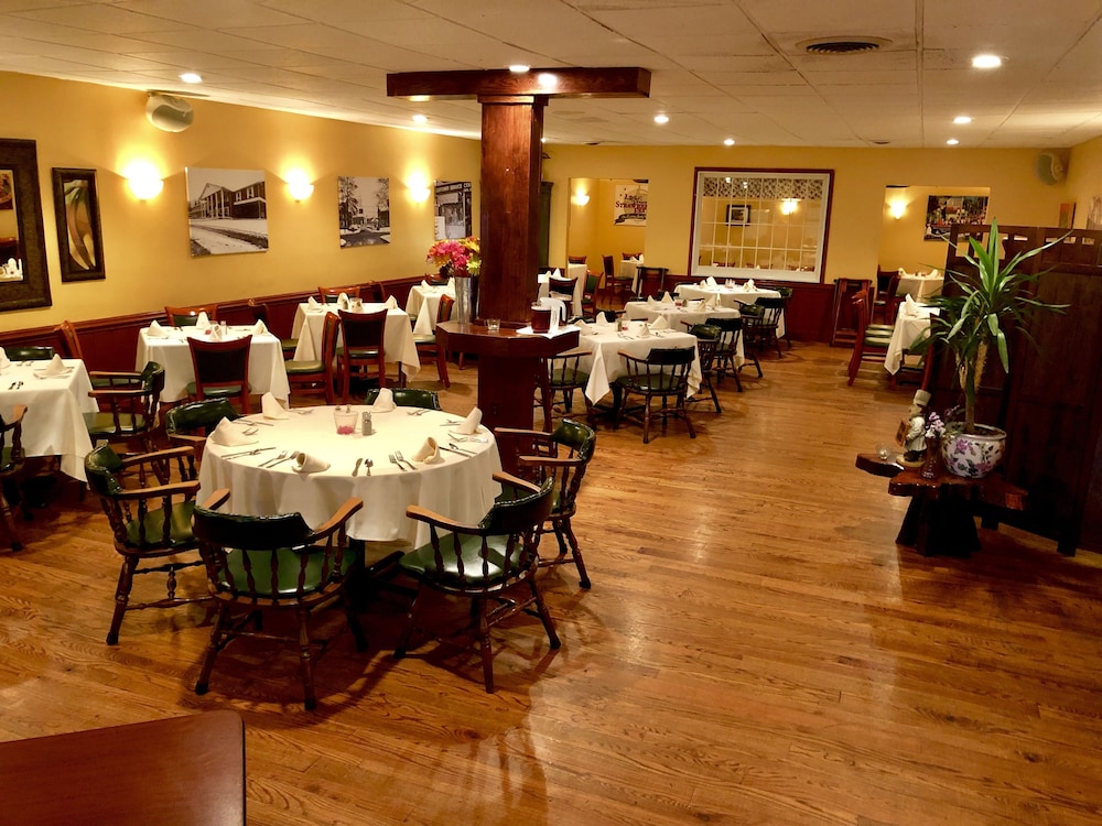 Bicentennial Inn - photo 17