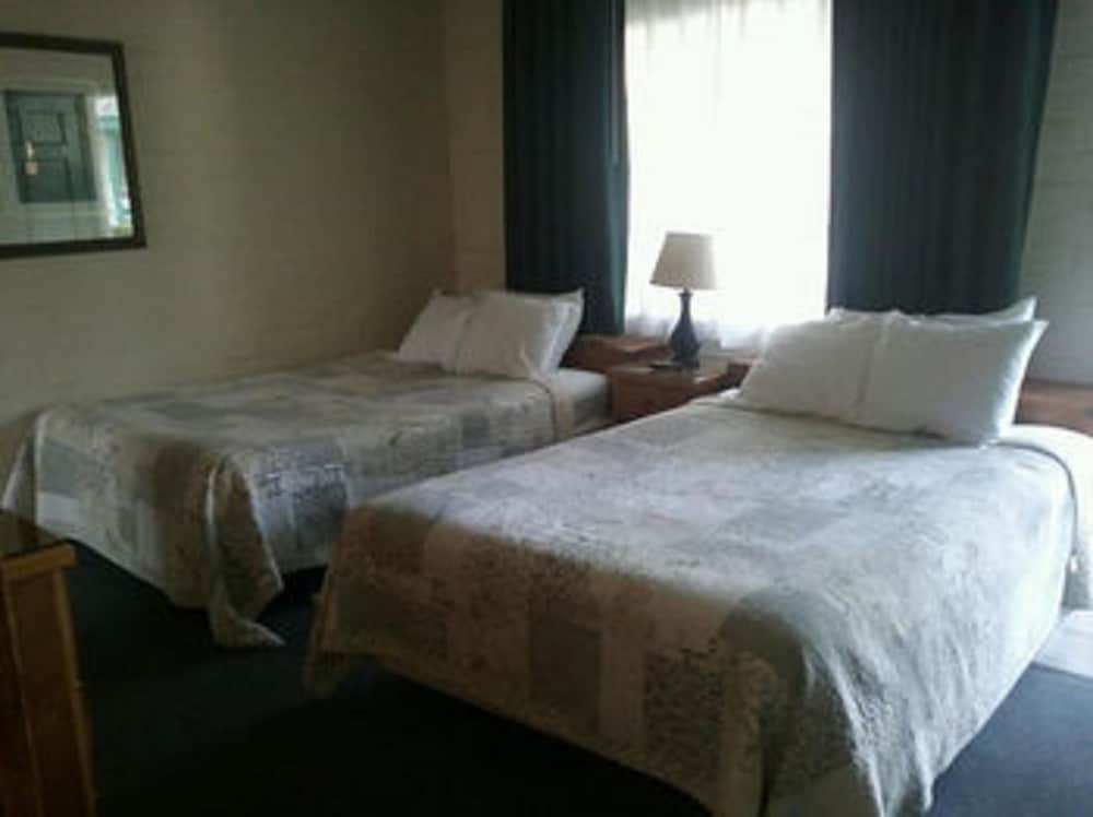 Bishop Village Motel - photo 5