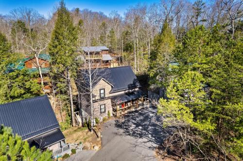 New Luxury Vacation Home Cabin in Smoky Gatlinburg Theater Room — 4-Star Luxury Hotel in Gatlinburg, United States