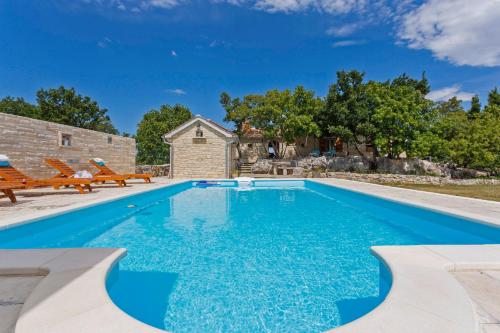 Maslina in Popovići — 4-Star Luxury Hotel in Benkovac, Croatia