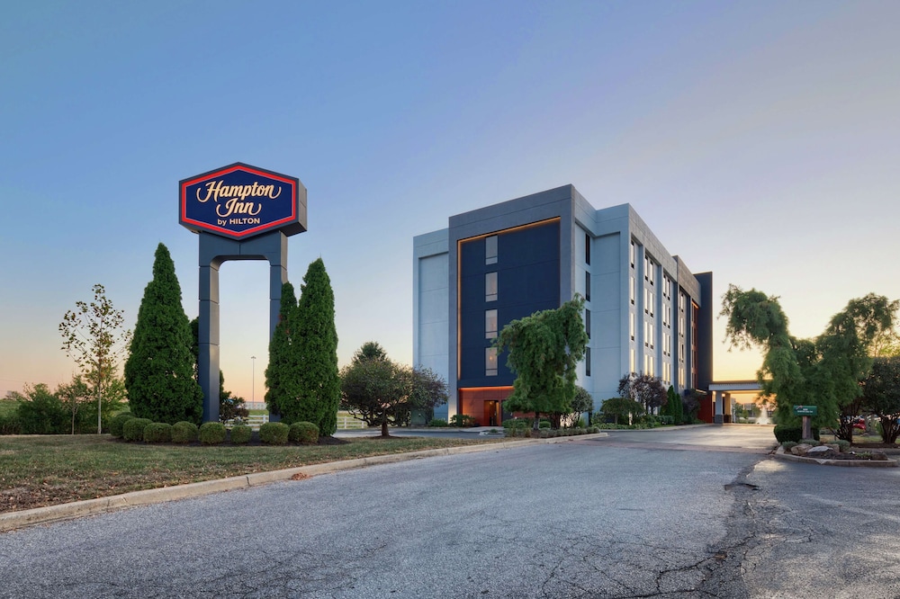 Hampton Inn Louisville Northeast - photo 40