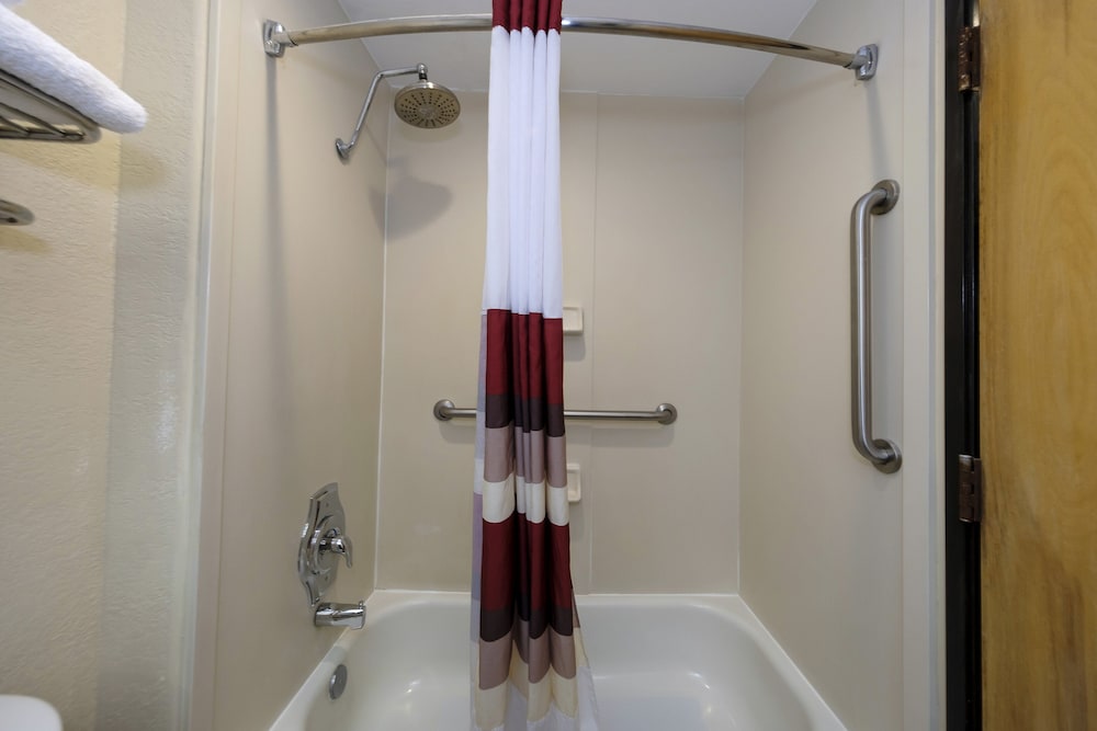 Red Roof Inn Yemassee - photo 24