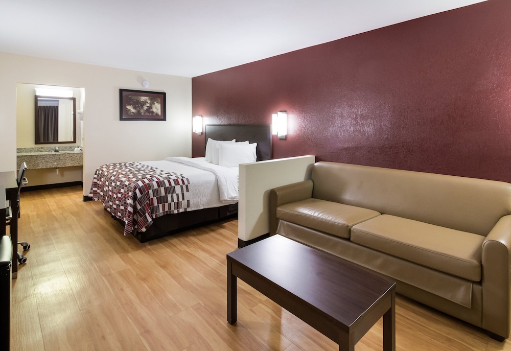 Red Roof Inn & Suites Commerce Athens - photo 19