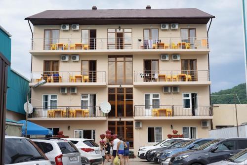 Hotel Izumrud — hotel in Novomikhaylovskiy