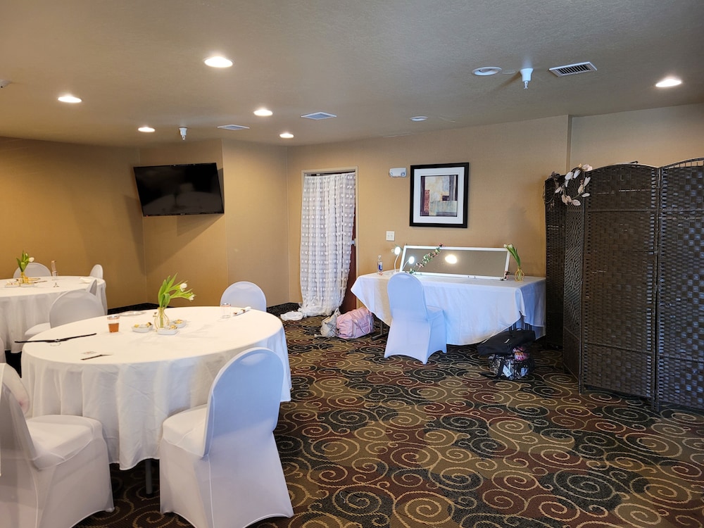 Cobblestone Inn & Suites Schuyler - photo 48