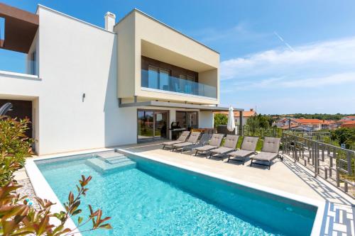 Villa Suenos New & Modern 2023 — 4-Star Luxury Hotel in Medulin, Croatia