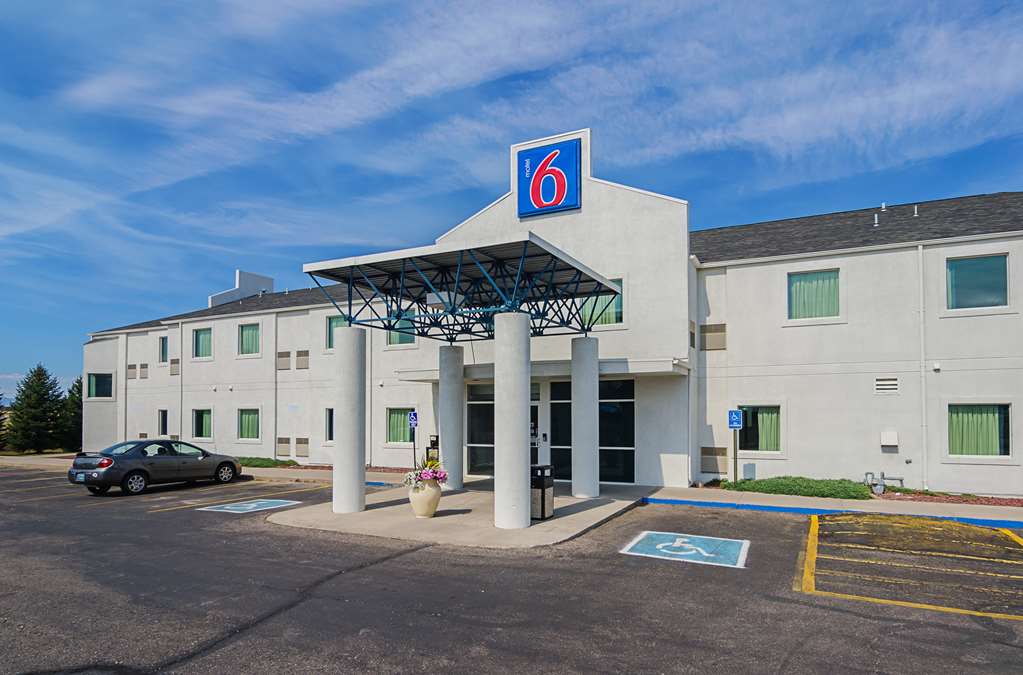 Motel 6 Wheatland WY - featured photo