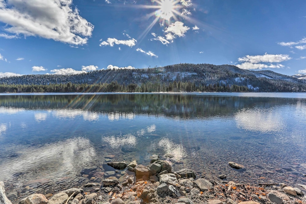 Cabin Less Than 2 Mi to Tahoe Donner Downhill Ski Resort - photo 17