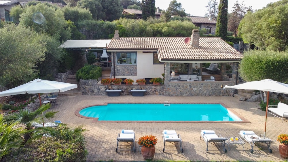 Villa Fiorillo 6 Emma Villas — 4-Star Luxury Hotel in Orbetello, Italy