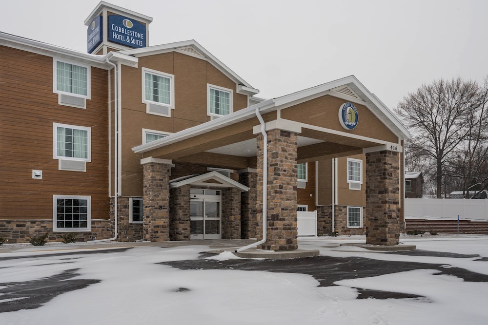 Cobblestone Hotel & Suites Hutchinson - photo 50