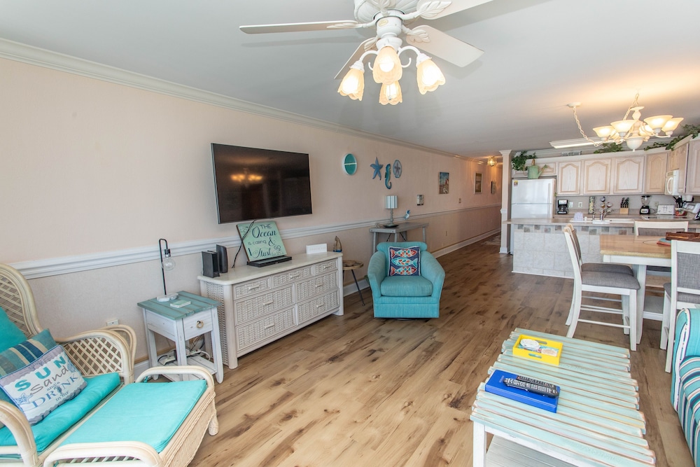 Royal Garden Resort 401 3 Bedroom Condo by Redawning - photo 16