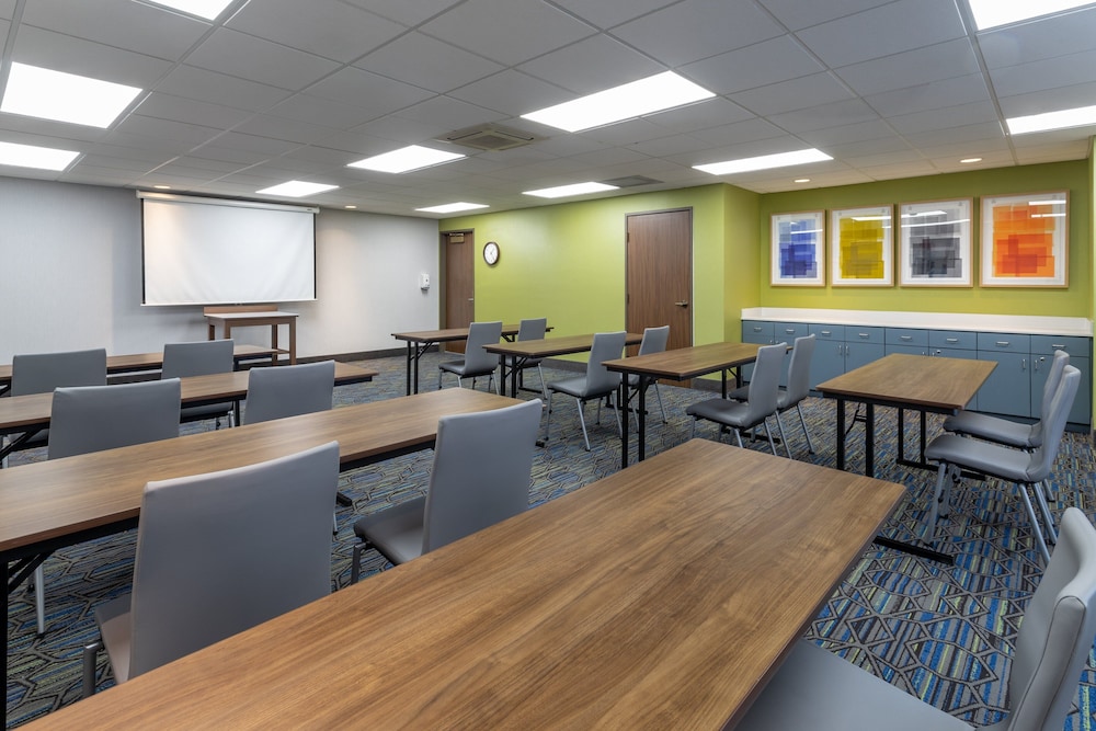 Holiday Inn Express & Suites Vadnais Heights by IHG - photo 64