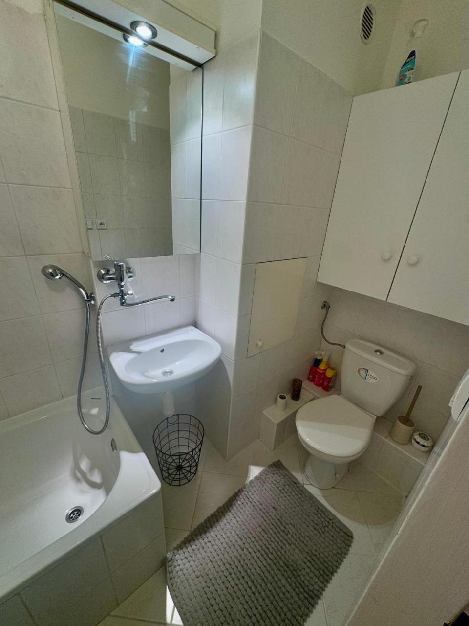 Tara Apartman — Unknown City — photo 3