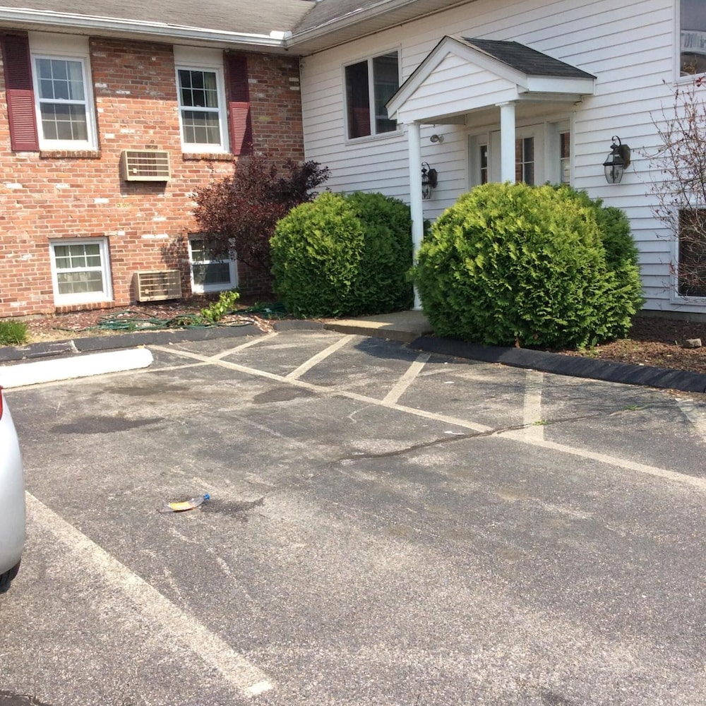 Wickford Motor Inn - photo 23