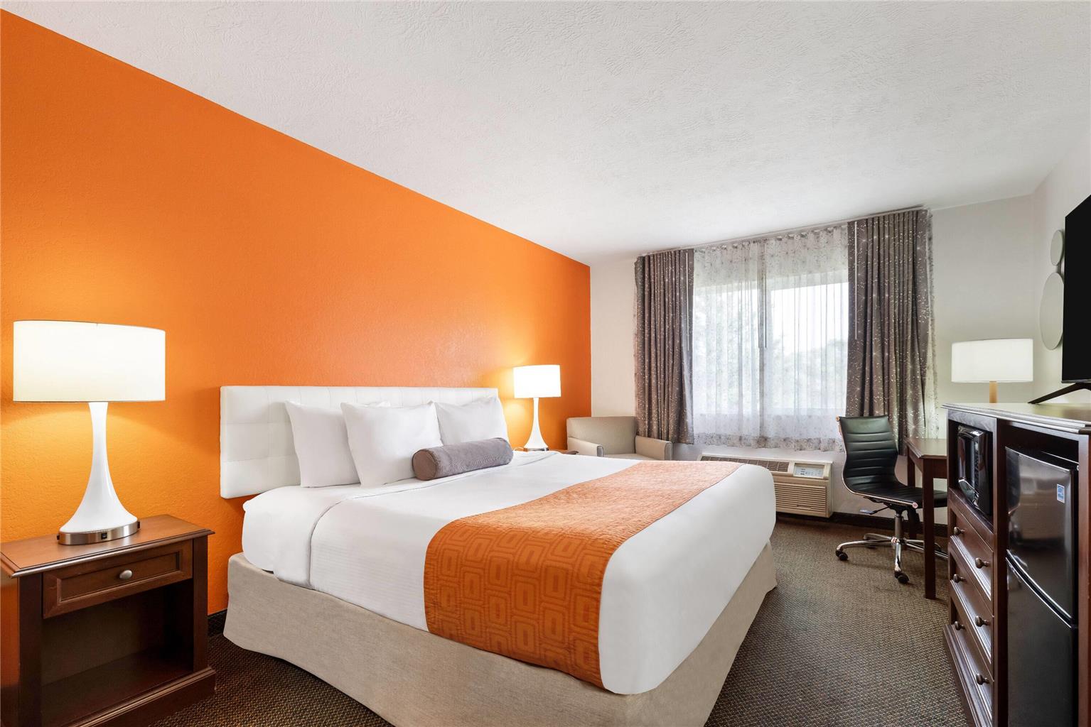 Howard Johnson Hotel & Suites by Wyndham Oacoma - photo 11